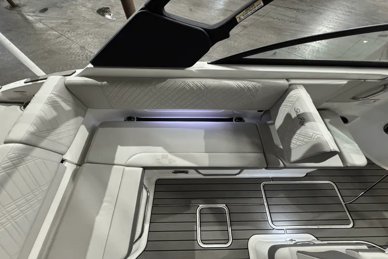 Slide: The Image of Sea Ray SDX 250 Surf 2025 - 18