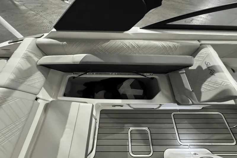 Slide: The Image of Sea Ray SDX 250 Surf 2025 - 19