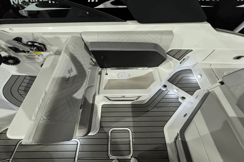 Slide: The Image of Sea Ray SDX 250 Surf 2025 - 21