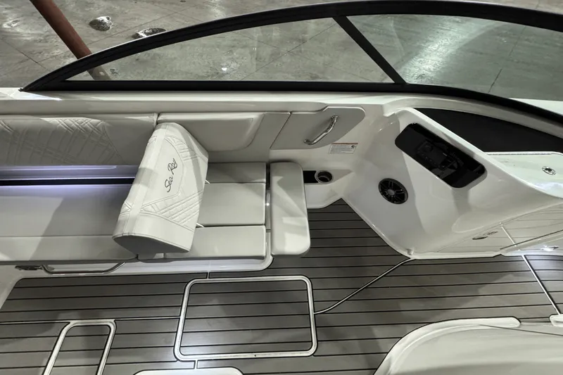 Slide: The Image of Sea Ray SDX 250 Surf 2025 - 23