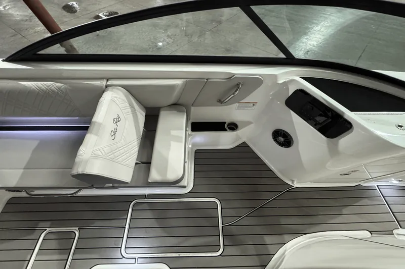 Slide: The Image of Sea Ray SDX 250 Surf 2025 - 24
