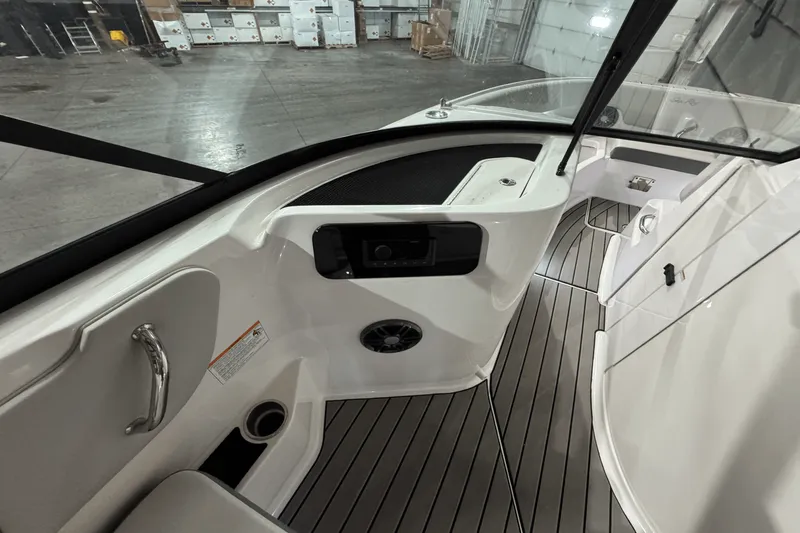 Slide: The Image of Sea Ray SDX 250 Surf 2025 - 26