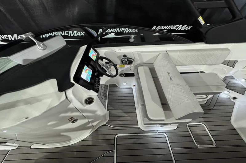 Slide: The Image of Sea Ray SDX 250 Surf 2025 - 27