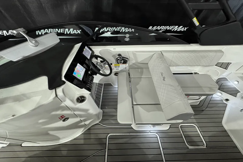 Slide: The Image of Sea Ray SDX 250 Surf 2025 - 28