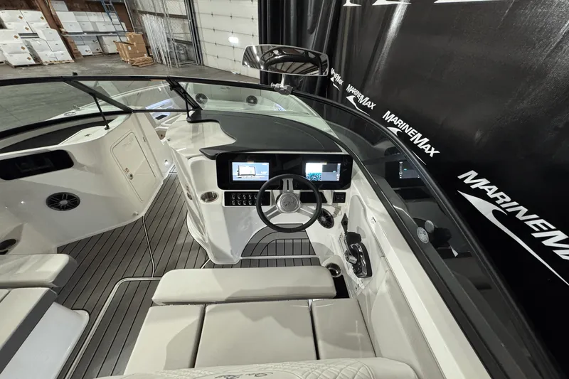 Slide: The Image of Sea Ray SDX 250 Surf 2025 - 29