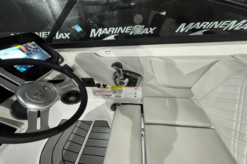 Slide: The Image of Sea Ray SDX 250 Surf 2025 - 31