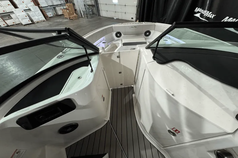 Slide: The Image of Sea Ray SDX 250 Surf 2025 - 35