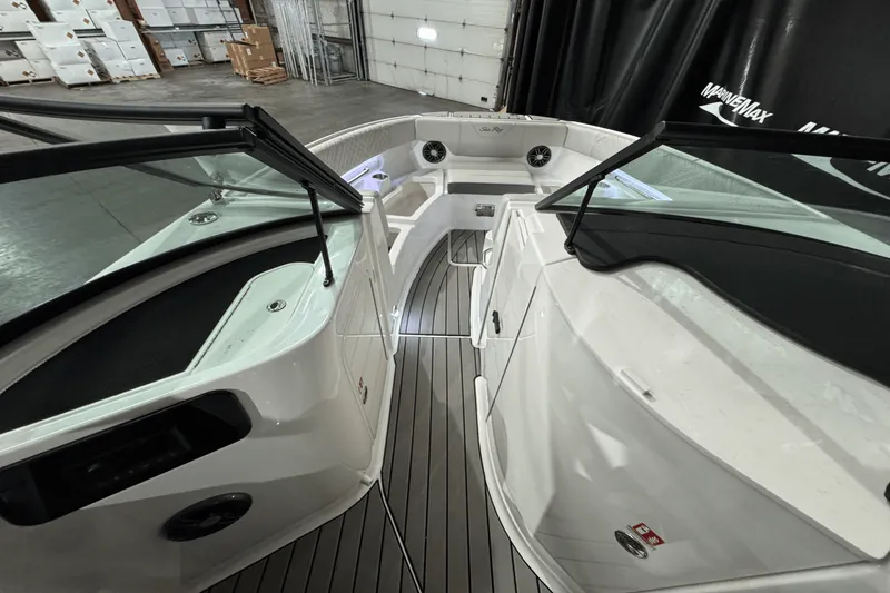 Slide: The Image of Sea Ray SDX 250 Surf 2025 - 36
