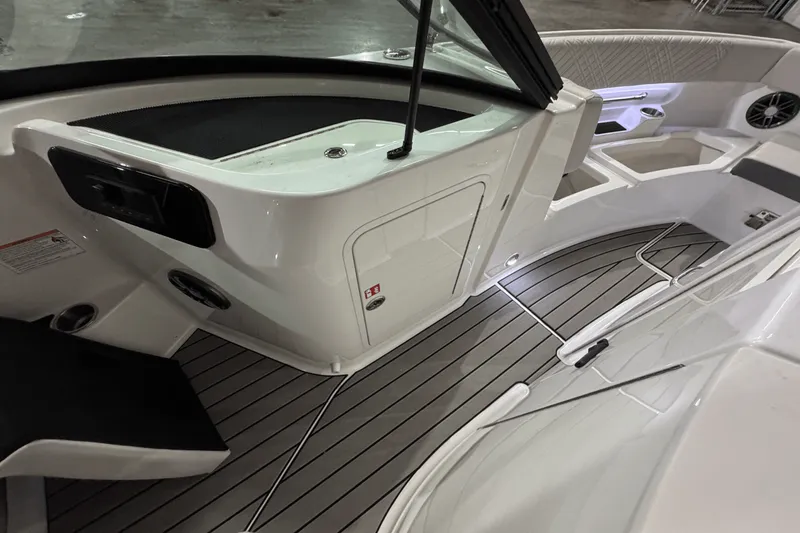 Slide: The Image of Sea Ray SDX 250 Surf 2025 - 37