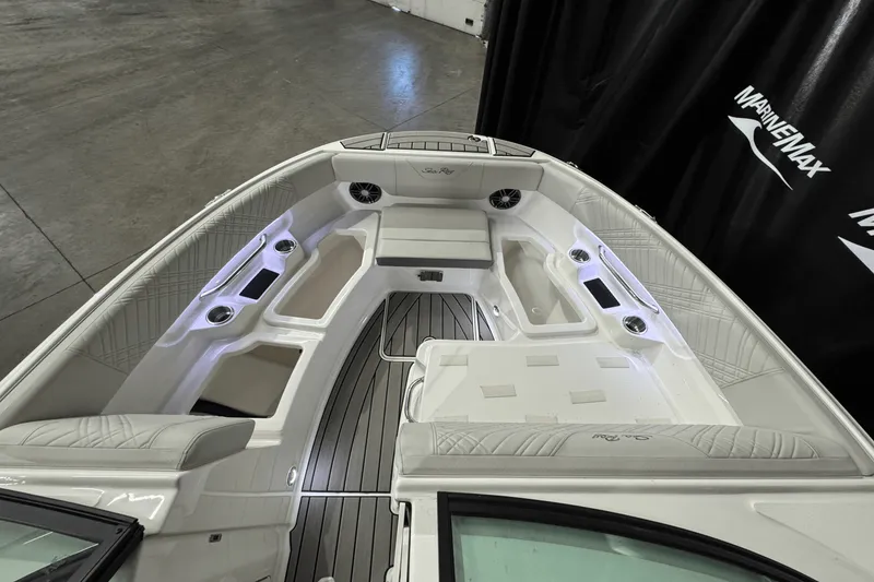 Slide: The Image of Sea Ray SDX 250 Surf 2025 - 39