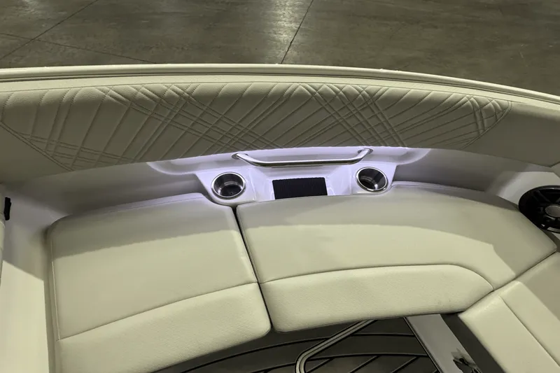 Slide: The Image of Sea Ray SDX 250 Surf 2025 - 41