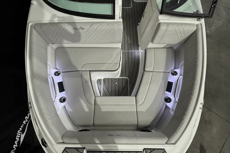 Slide: The Image of Sea Ray SDX 250 Surf 2025 - 44