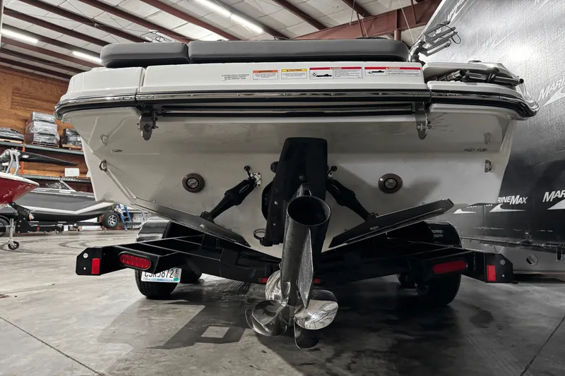 Slide: The Image of Sea Ray SDX 250 Surf 2025 - 10