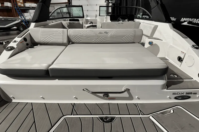 Slide: The Image of Sea Ray SDX 250 Surf 2025 - 11
