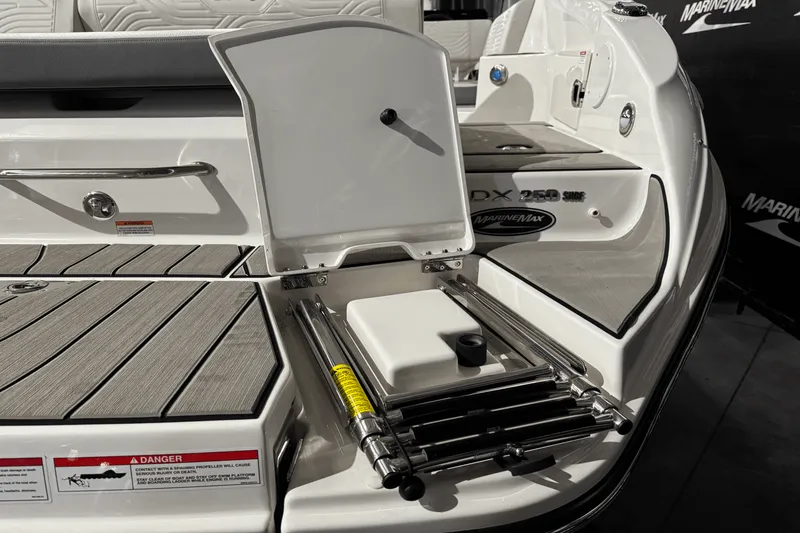 Slide: The Image of Sea Ray SDX 250 Surf 2025 - 12