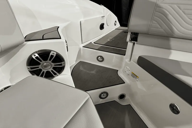 Slide: The Image of Sea Ray SDX 250 Surf 2025 - 14