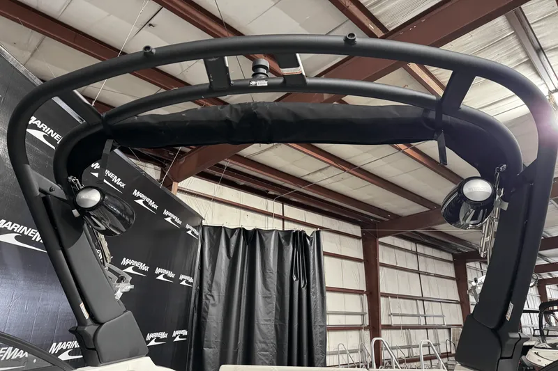 Slide: The Image of Sea Ray SDX 250 Surf 2025 - 16