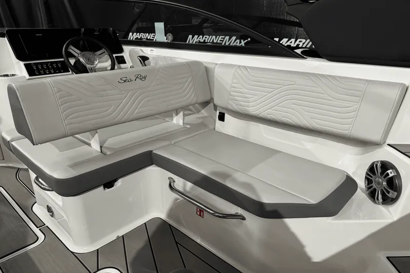 Slide: The Image of Sea Ray SDX 250 Surf 2025 - 19