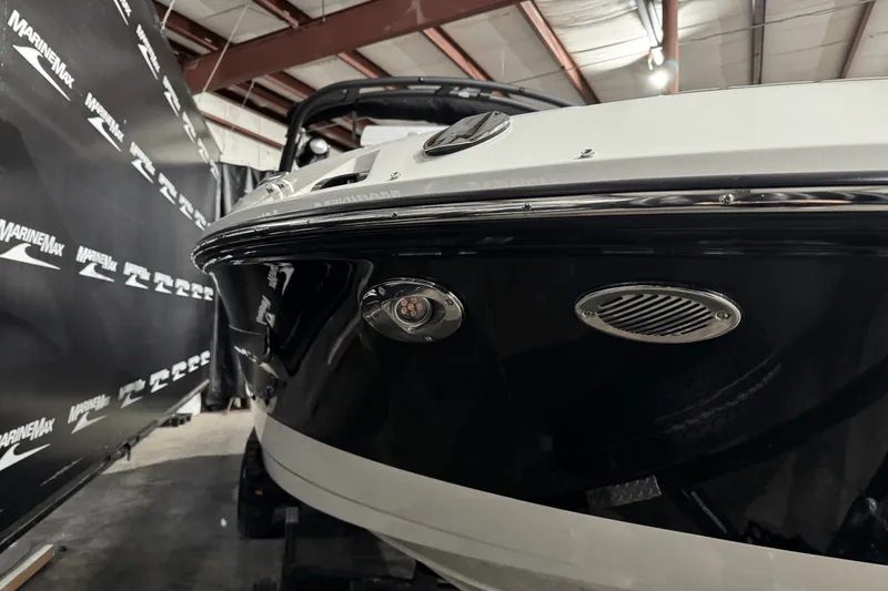 Slide: The Image of Sea Ray SDX 250 Surf 2025 - 2