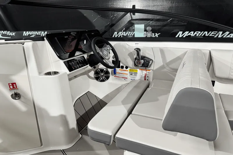 Slide: The Image of Sea Ray SDX 250 Surf 2025 - 21