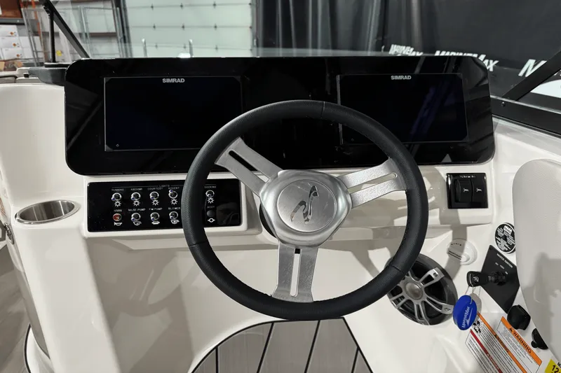 Slide: The Image of Sea Ray SDX 250 Surf 2025 - 22