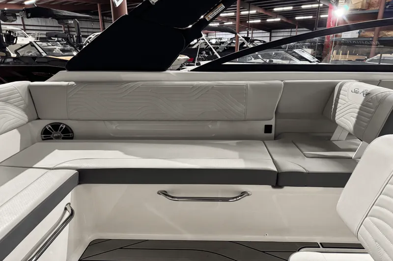 Slide: The Image of Sea Ray SDX 250 Surf 2025 - 29