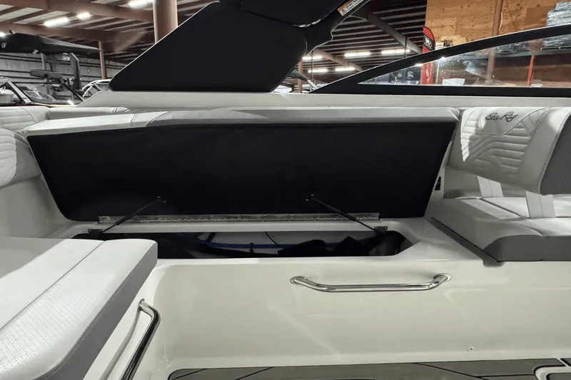 Slide: The Image of Sea Ray SDX 250 Surf 2025 - 30