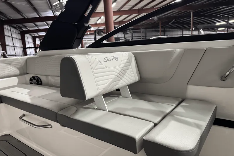 Slide: The Image of Sea Ray SDX 250 Surf 2025 - 32