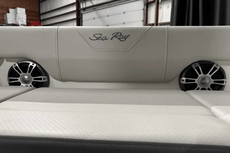 Slide: The Image of Sea Ray SDX 250 Surf 2025 - 37