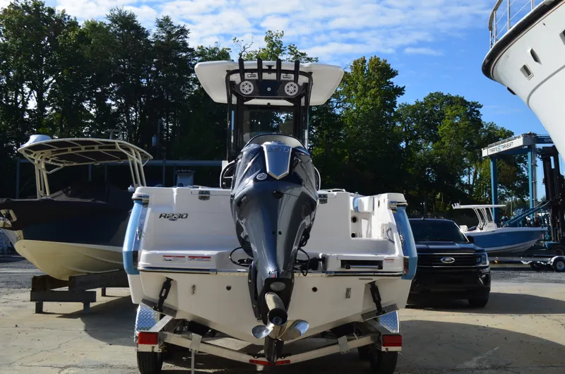 Slide: The Image of Robalo R230 2027 - 1