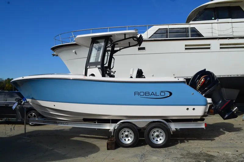 The Image of Robalo R230 2027 - 0