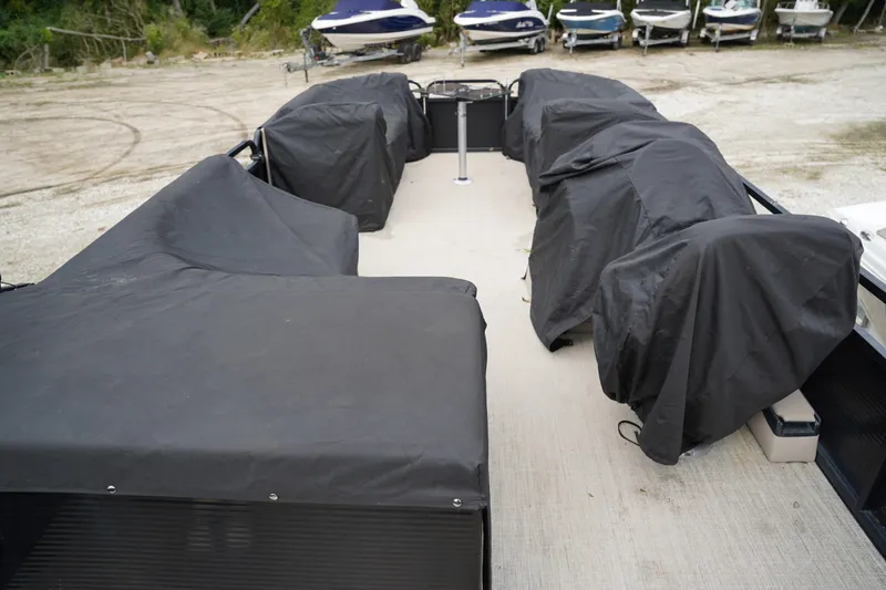 Slide: The Image of Avalon GS Rear Fish 23' 2020 - 21