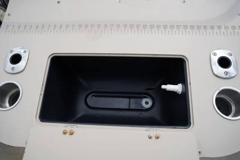 Slide: The Image of Avalon GS Rear Fish 23' 2020 - 17