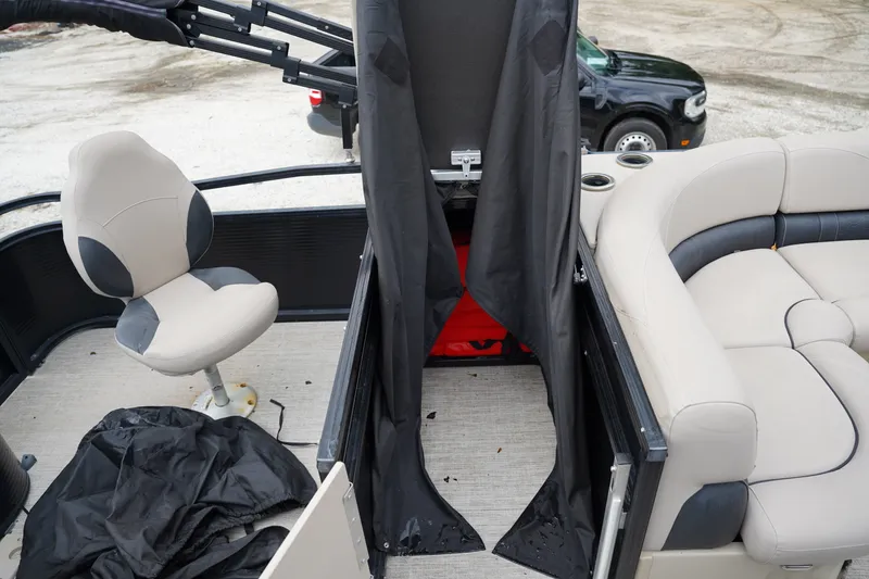 Slide: The Image of Avalon GS Rear Fish 23' 2020 - 19