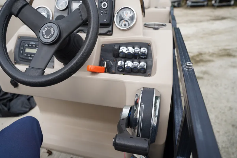 Slide: The Image of Avalon GS Rear Fish 23' 2020 - 16