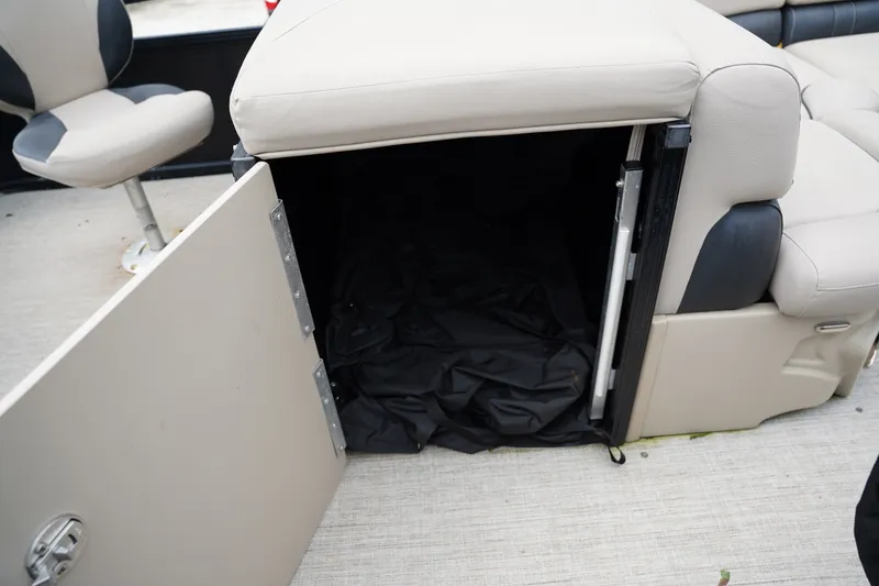 Slide: The Image of Avalon GS Rear Fish 23' 2020 - 18