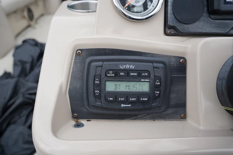 Slide: The Image of Avalon GS Rear Fish 23' 2020 - 14
