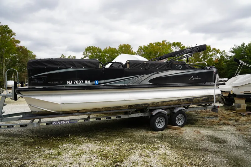 Slide: The Image of Avalon GS Rear Fish 23' 2020 - 25