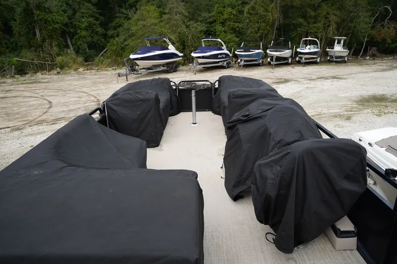 Slide: The Image of Avalon GS Rear Fish 23' 2020 - 20