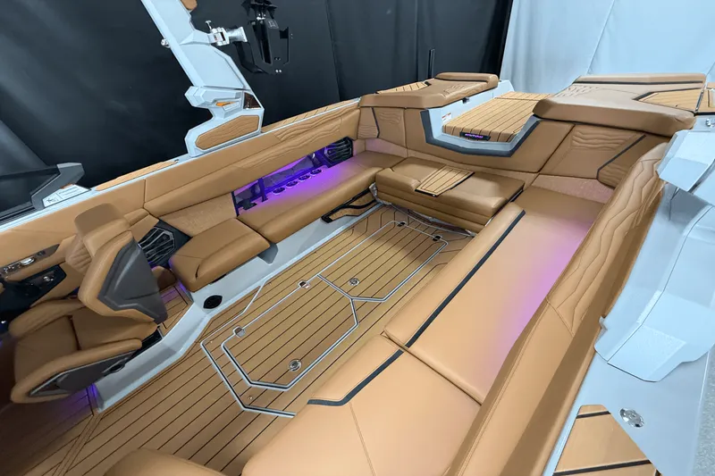 Slide: The Image of Nautique Super Air Nautique G25 2025 - 10