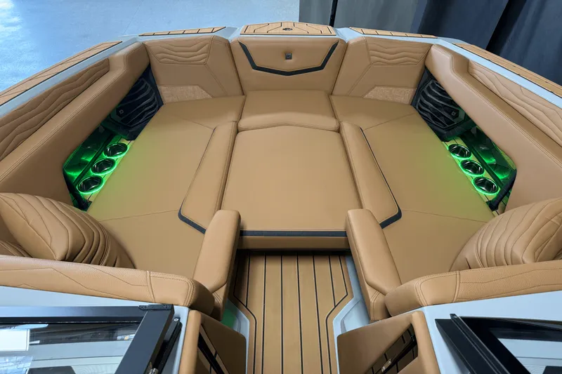 Slide: The Image of Nautique Super Air Nautique G25 2025 - 115