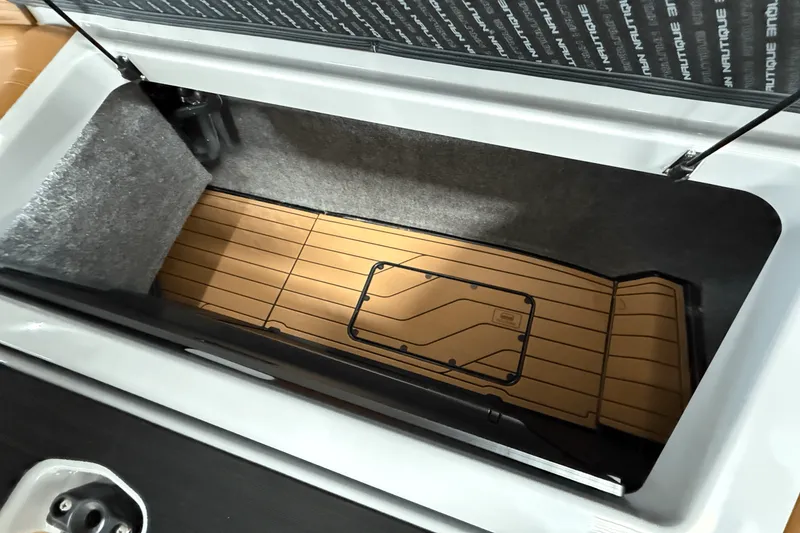 Slide: The Image of Nautique Super Air Nautique G25 2025 - 35