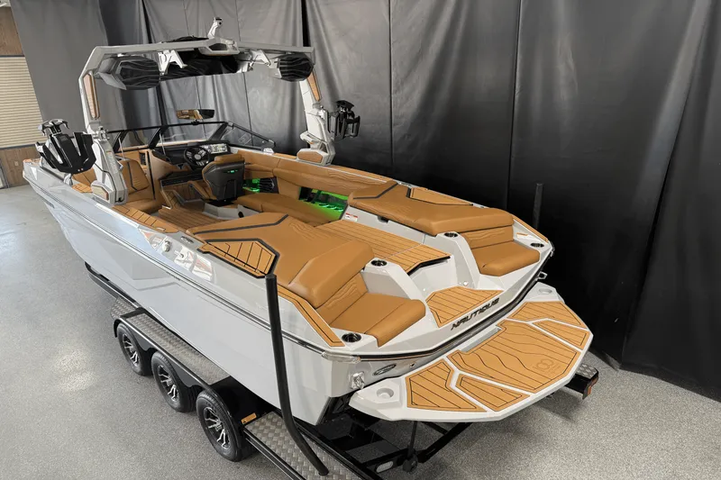 Slide: The Image of Nautique Super Air Nautique G25 2025 - 6