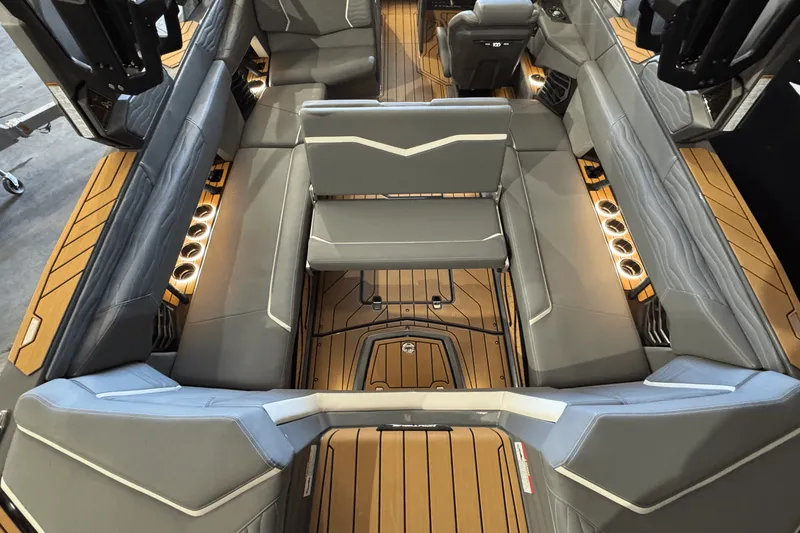 Slide: The Image of Nautique Super Air Nautique G25 2025 - 11