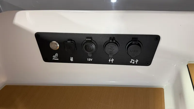 Slide: The Image of Nautique Super Air Nautique G25 2025 - 68