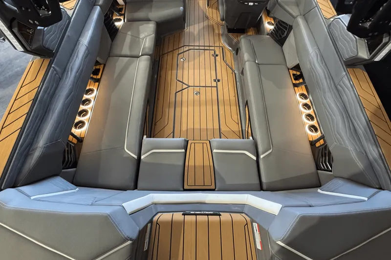 Slide: The Image of Nautique Super Air Nautique G25 2025 - 9