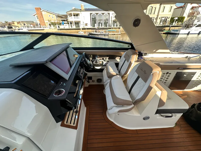 Slide: The Image of Sea Ray 400 SLX 2018 - 15