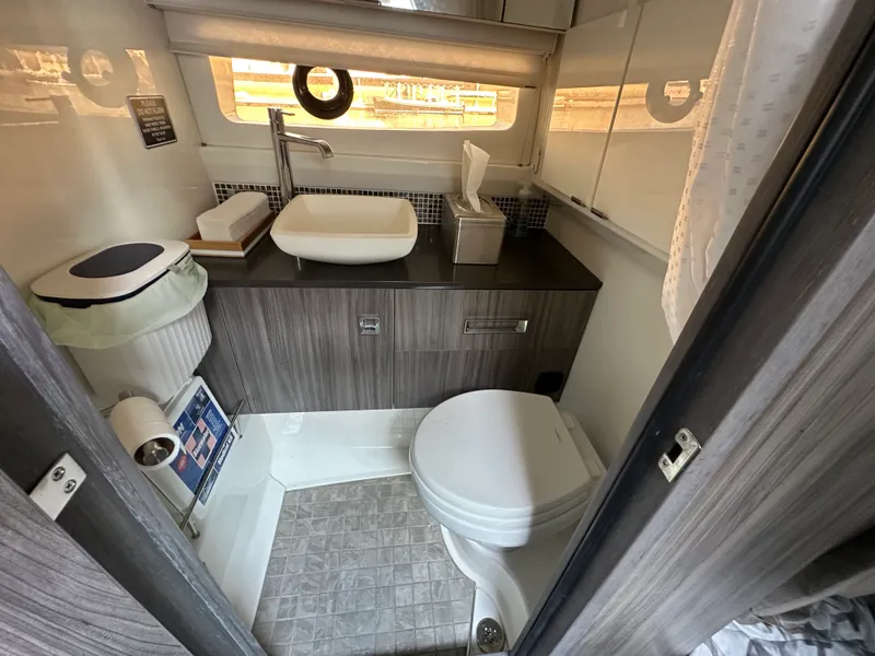 Slide: The Image of Sea Ray 400 SLX 2018 - 16