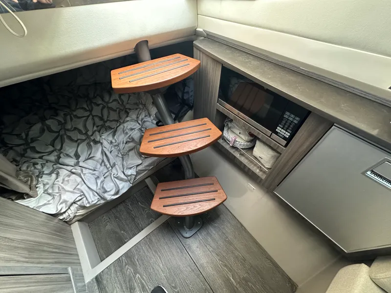 Slide: The Image of Sea Ray 400 SLX 2018 - 17