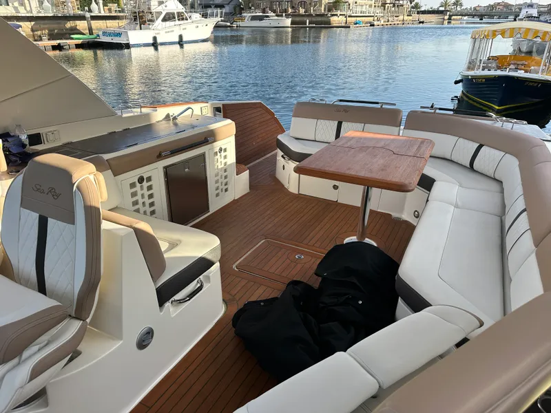 Slide: The Image of Sea Ray 400 SLX 2018 - 2